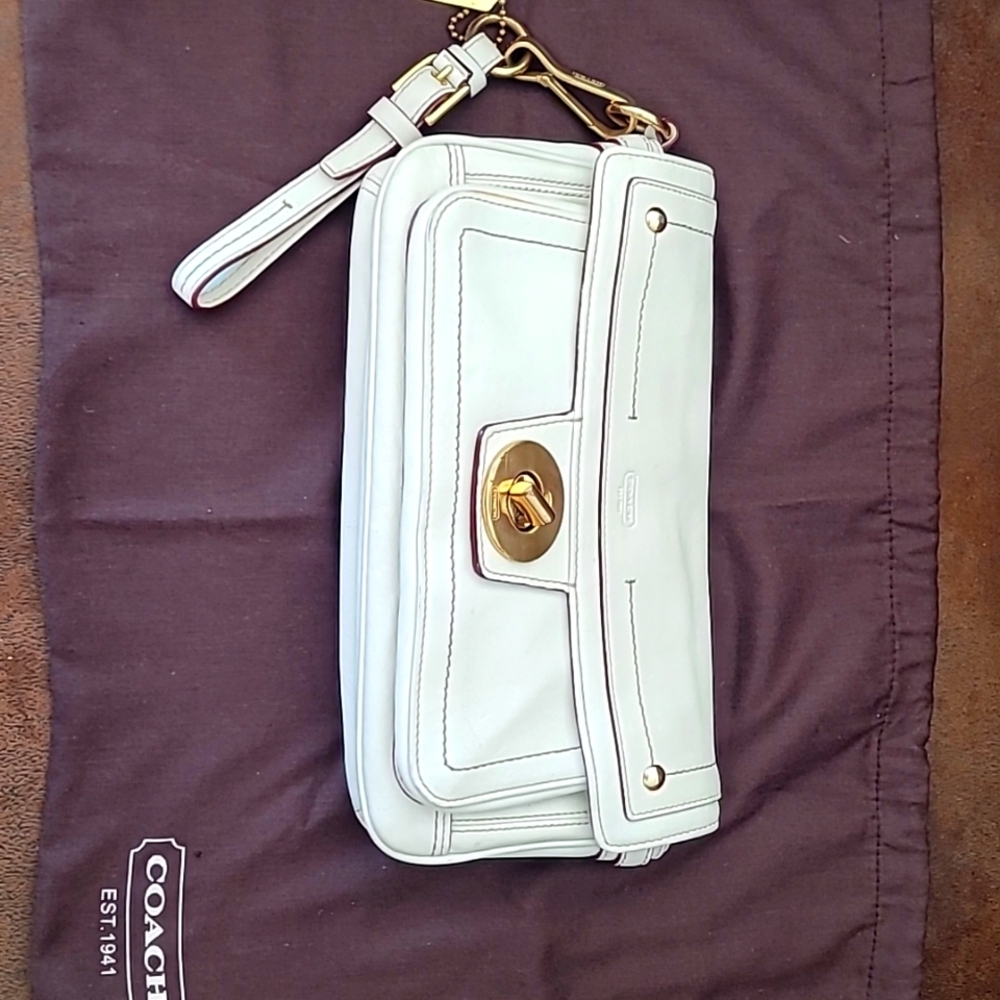 Coach,  vintage Hampton, winter white clutch